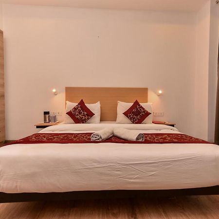 Hotel Red Saffron New Delhi Buitenkant foto