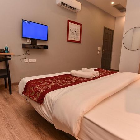 Hotel Red Saffron New Delhi Buitenkant foto