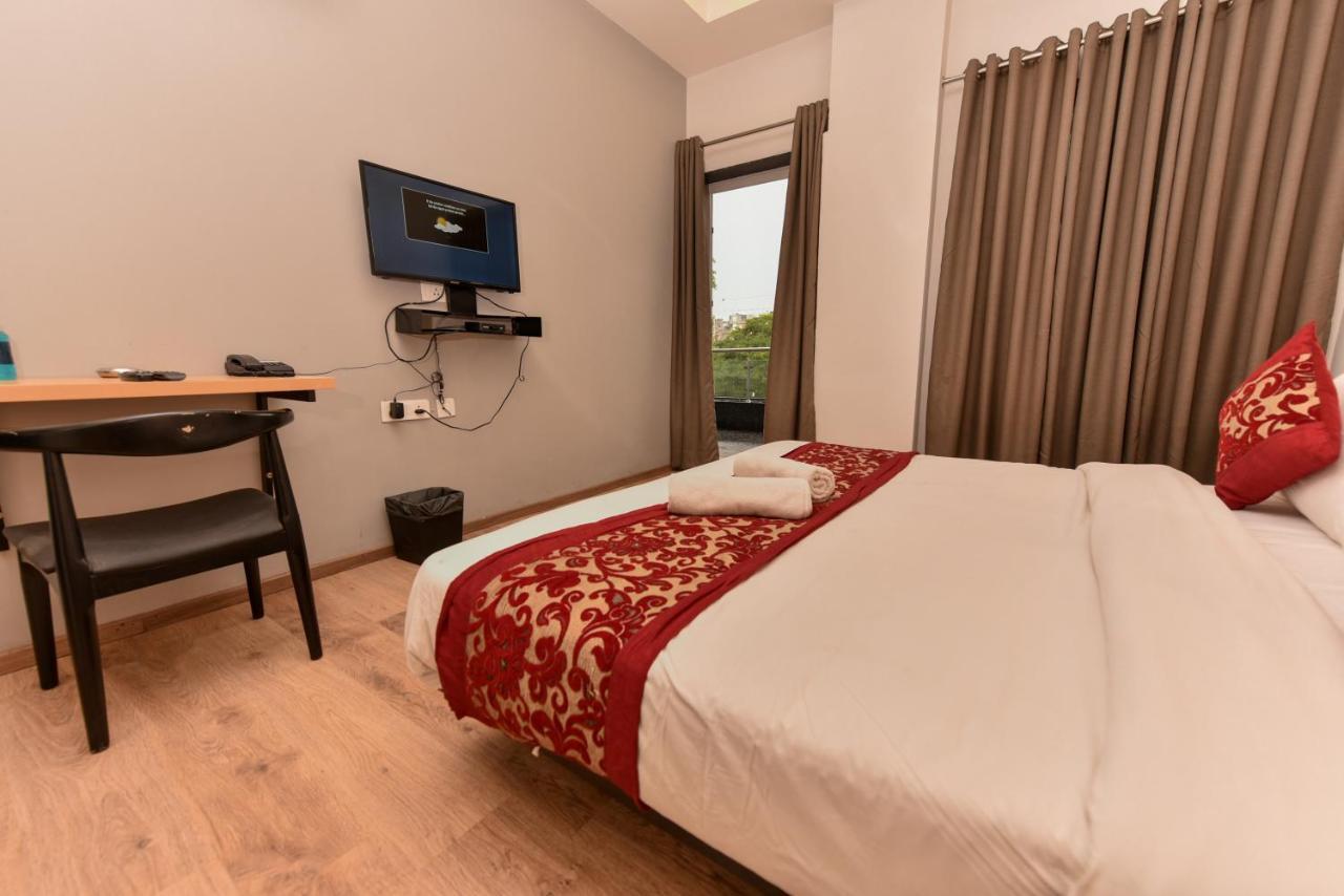 Hotel Red Saffron New Delhi Buitenkant foto