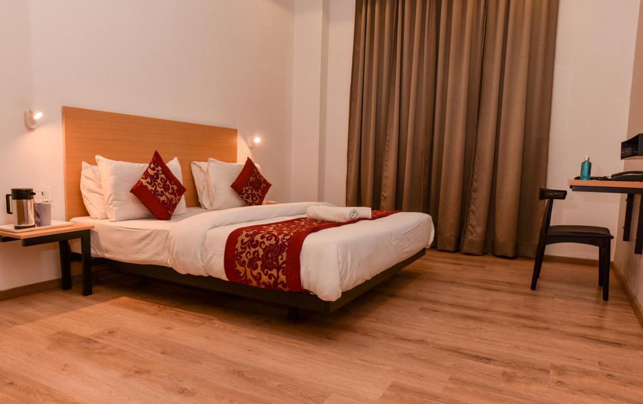 Hotel Red Saffron New Delhi Buitenkant foto