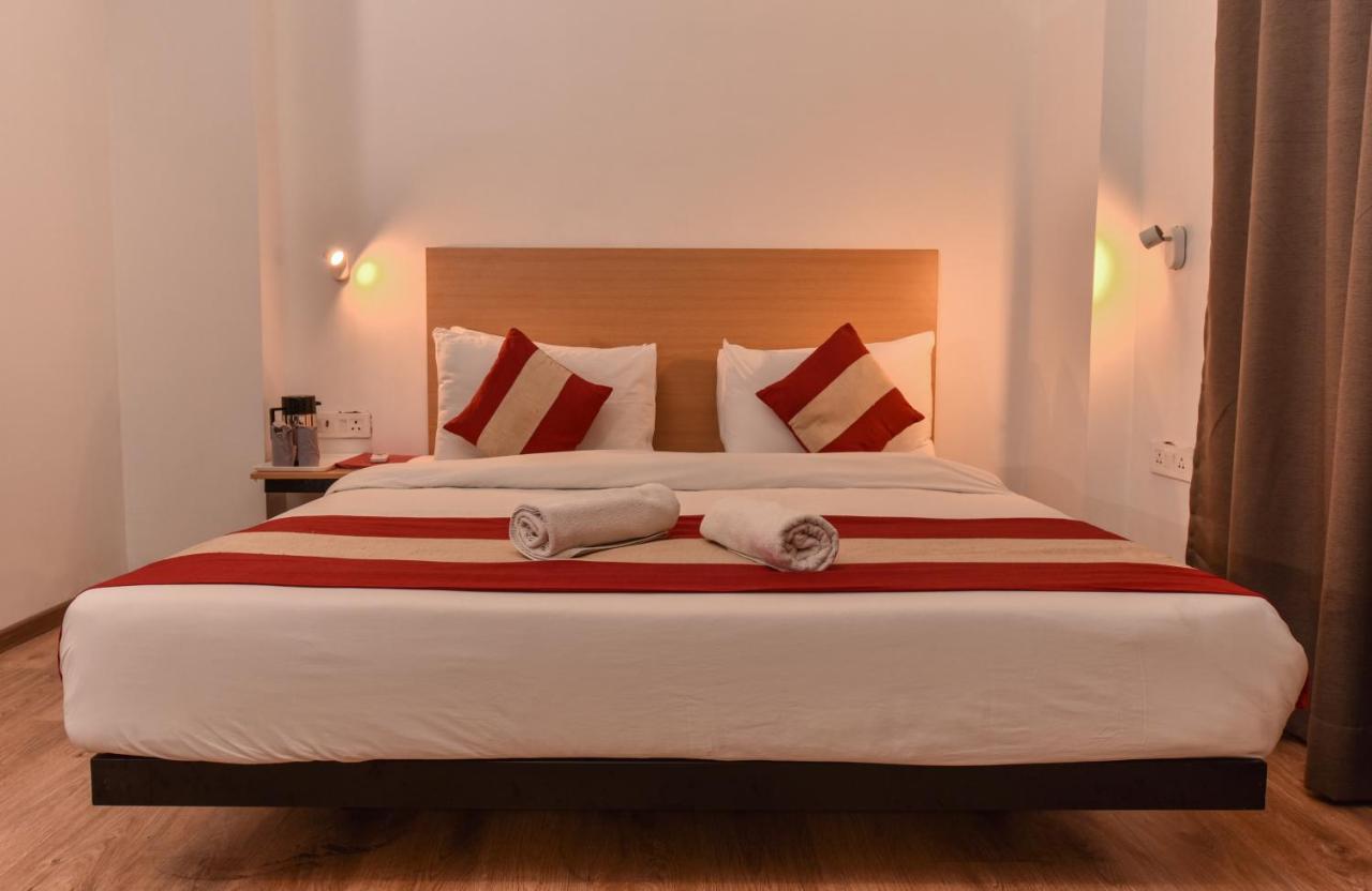 Hotel Red Saffron New Delhi Buitenkant foto