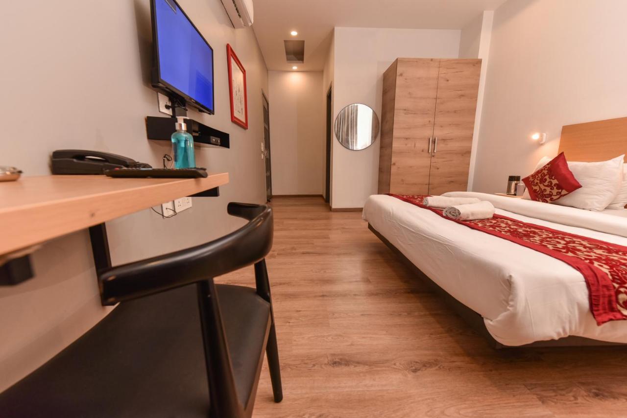 Hotel Red Saffron New Delhi Buitenkant foto