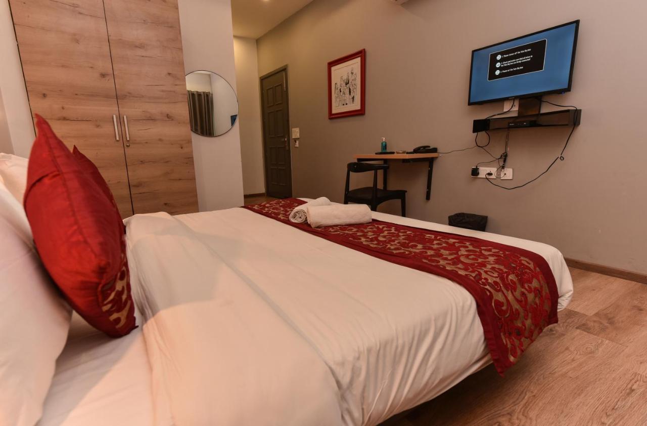 Hotel Red Saffron New Delhi Buitenkant foto