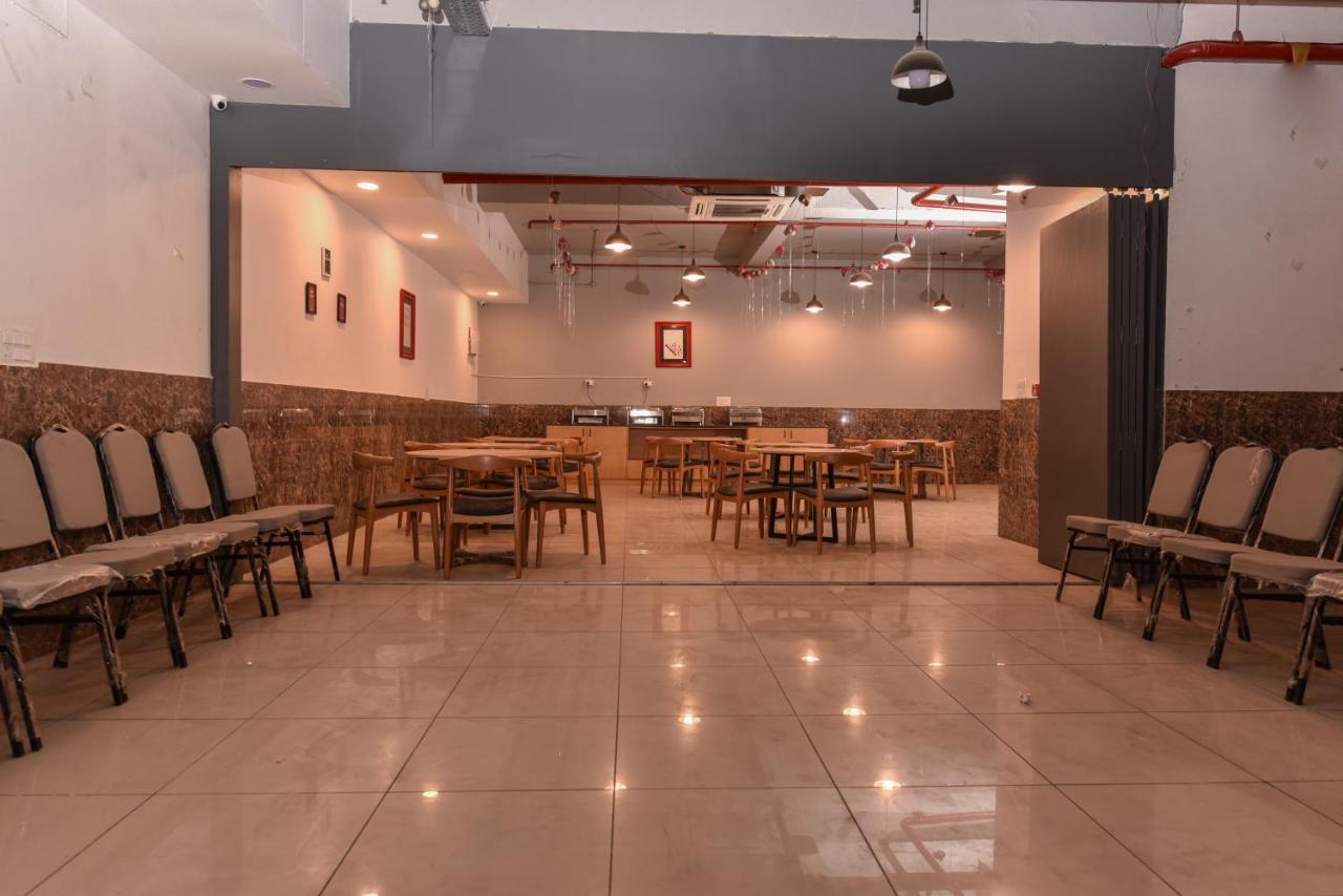 Hotel Red Saffron New Delhi Buitenkant foto
