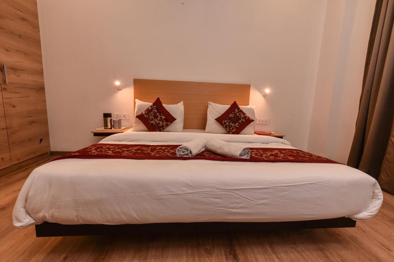 Hotel Red Saffron New Delhi Buitenkant foto